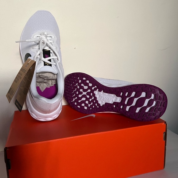 Women Nike Revolution 6 Running Shoes - Picture 6 of 6